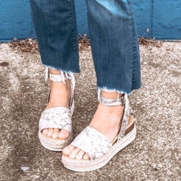 Snake Skin Chunky Espadrille Flatform Wedge Sandal - Picture 3 of 8